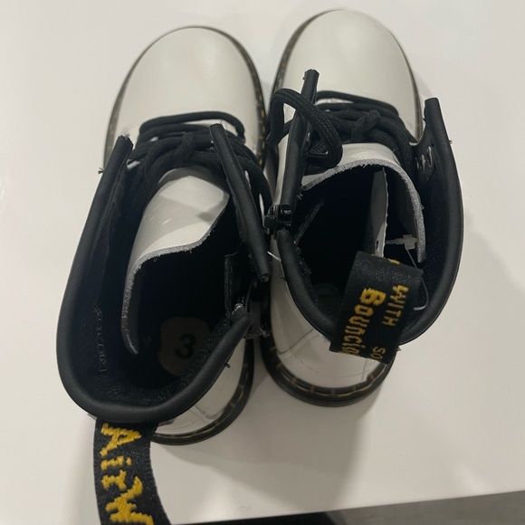 NEW DR MARTENS BOOTS WHITE GIRLS SIZE 11 - Picture 4 of 5